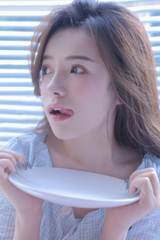 两根粗大在她腿间进进出出H